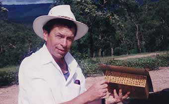 Les Dollin demonstrates his Bee Hotel design for resin bees in 1998.
